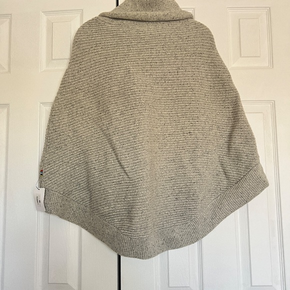 Smartwool Gray Poncho - SAMPLE NWT - Picture 3 of 6
